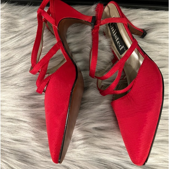 🎁 Unlisted Ladies Red Fabric Strappy Sling Back “Great For Your Holiday Parties” - Picture 3 of 9